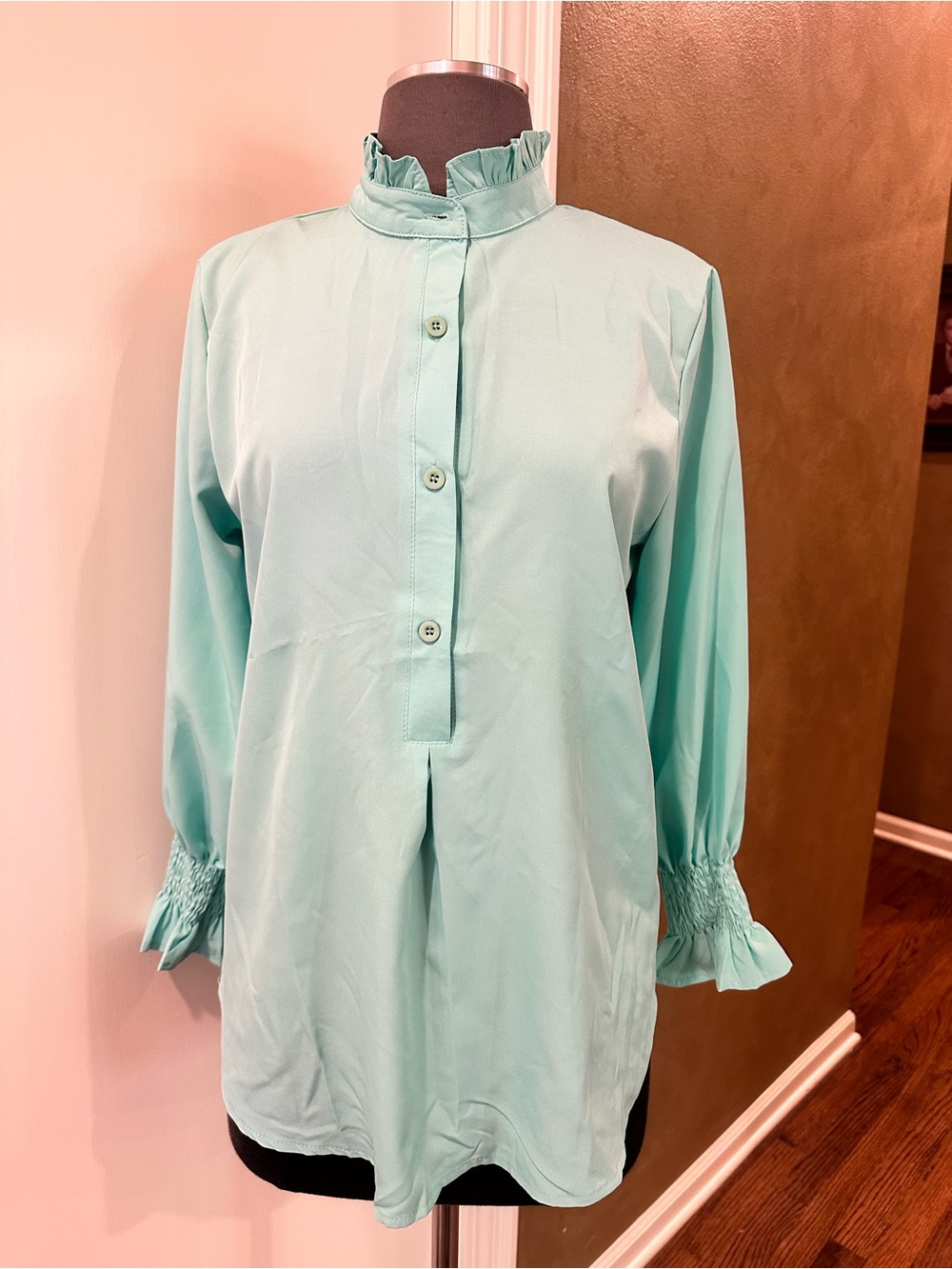 Women’s Mint Green Ruffle Collar Button-Front Top